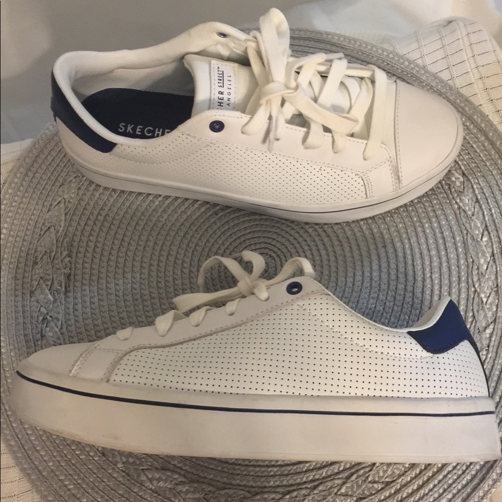 Sketcher Street aircooled memory foam sneakers 7.5